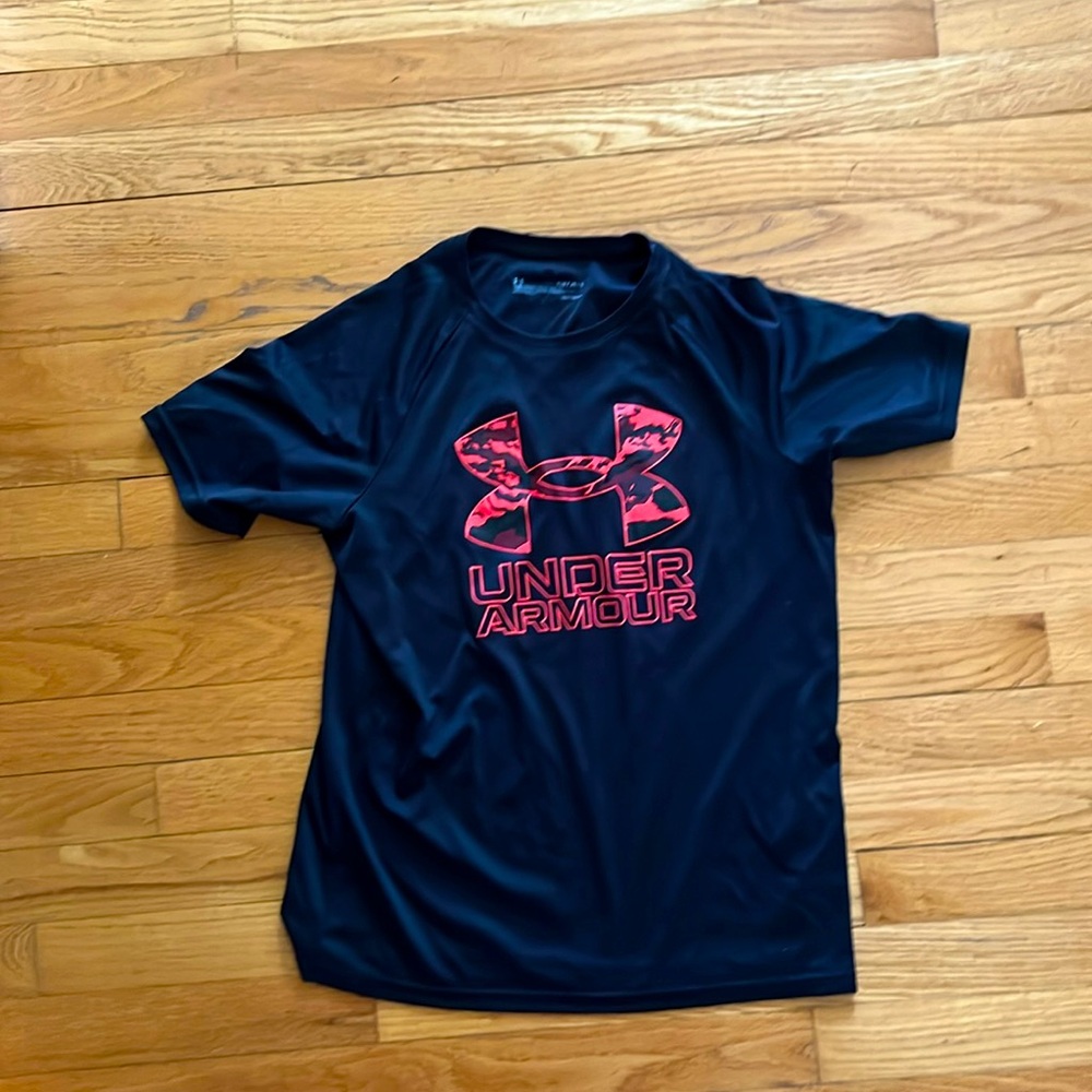 Boys Under Armour heat gear black and red tee. Lightly used